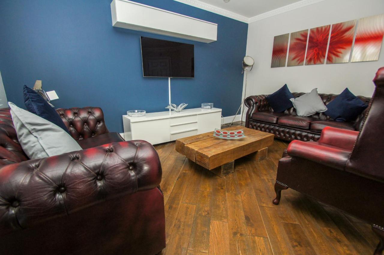 Portside - Parking - By Holiday Lets *